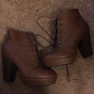 Heeled boots